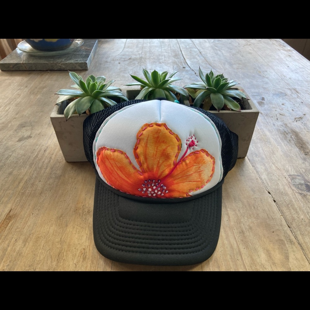 Women’s trucker hat